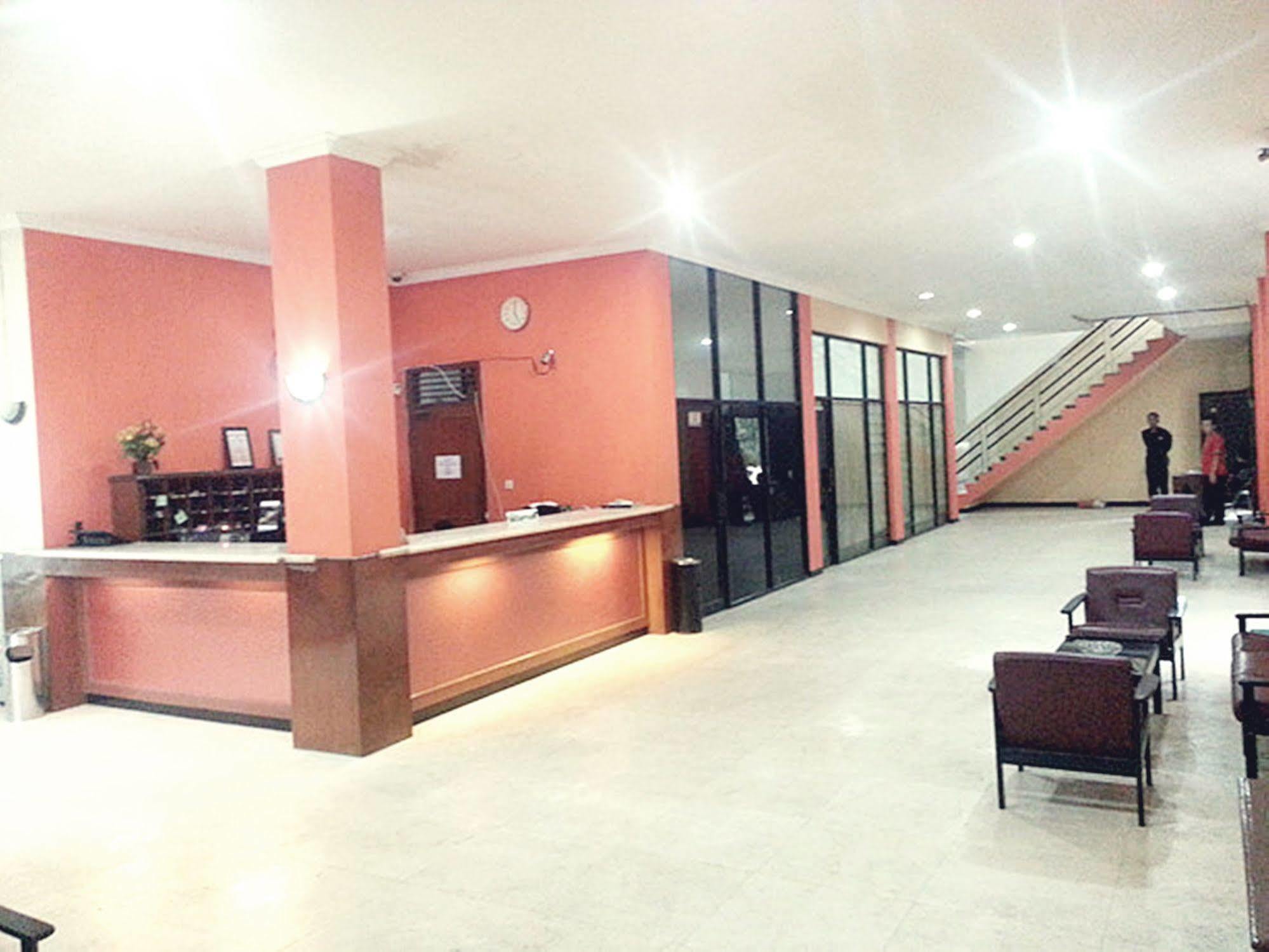 Super Oyo Collection O 92130 Hotel Fiducia Kaji Yakarta Exterior foto